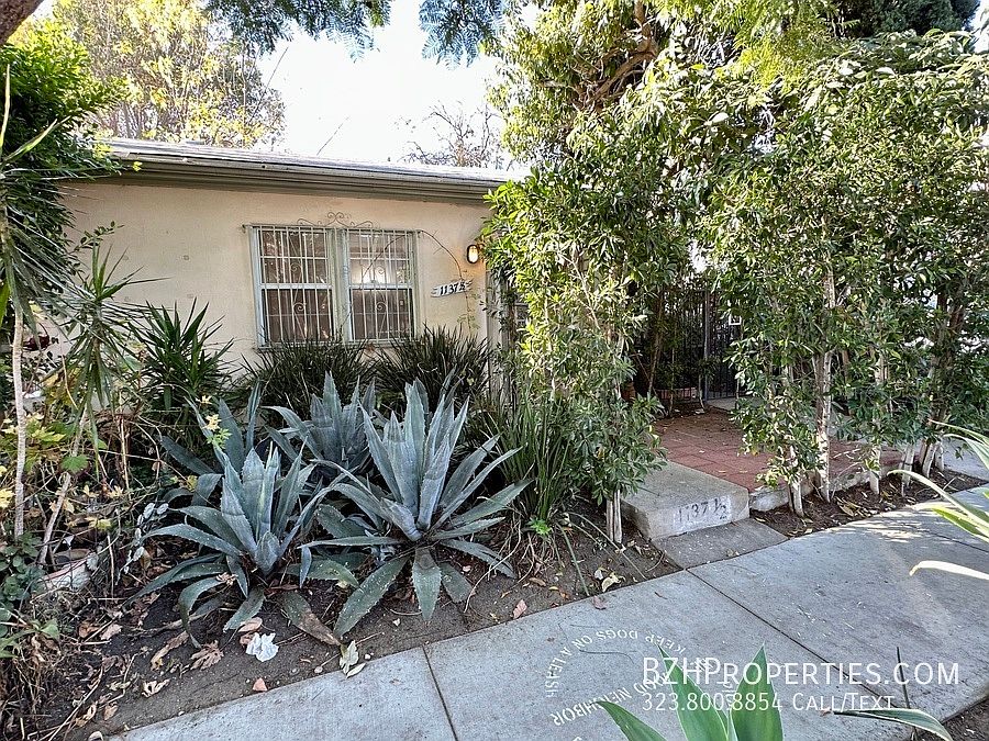 1st image of 1137 1/2 N Vista St