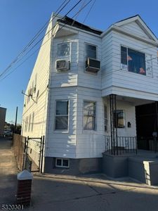 542 N 11th St, Newark, NJ, 07107