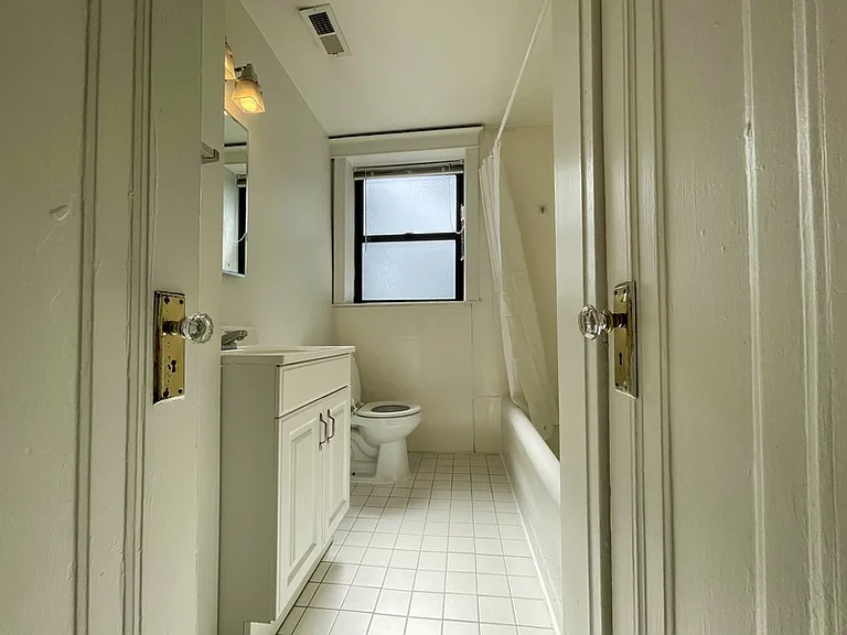 6332 N Rosebury Ave #2W — Photo 9