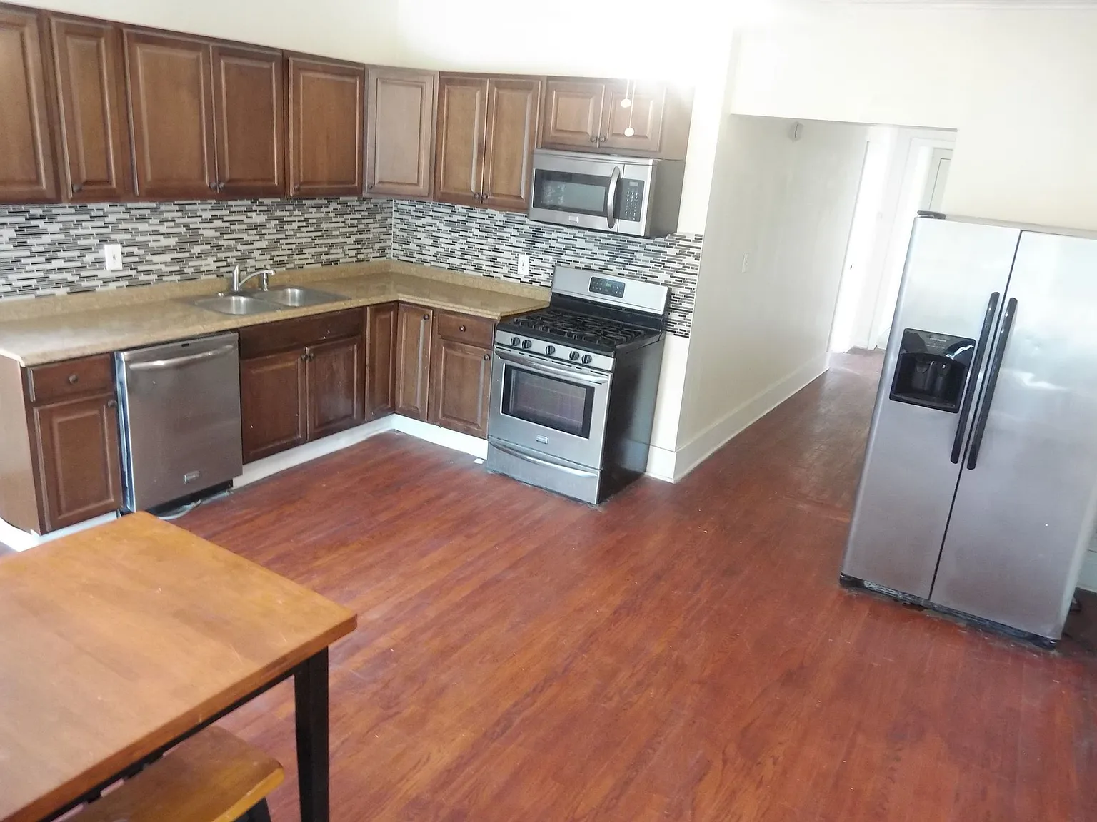 301 Maple St - 3 — Photo 3