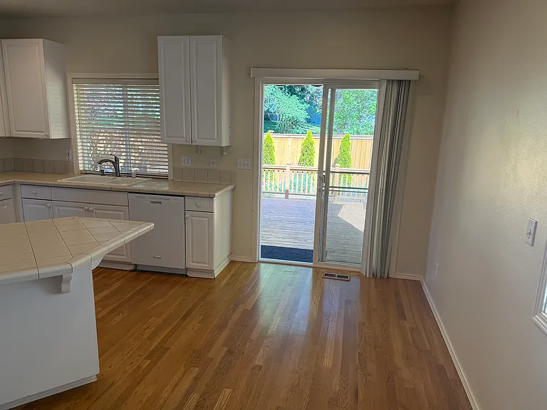 4604 160th Pl SW — Photo 5