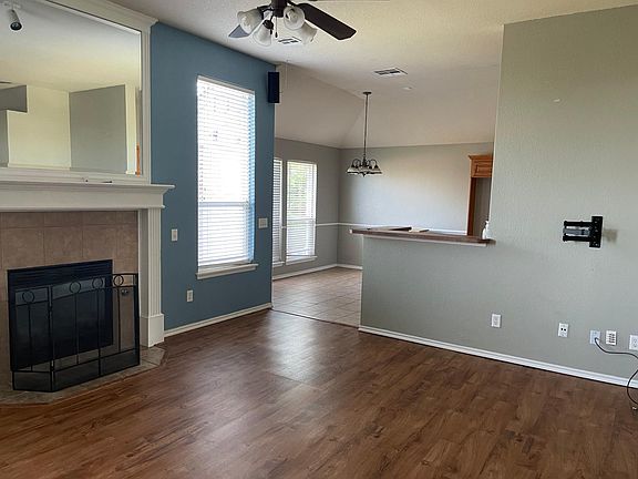 2nd image of 533 Lone Oak Dr