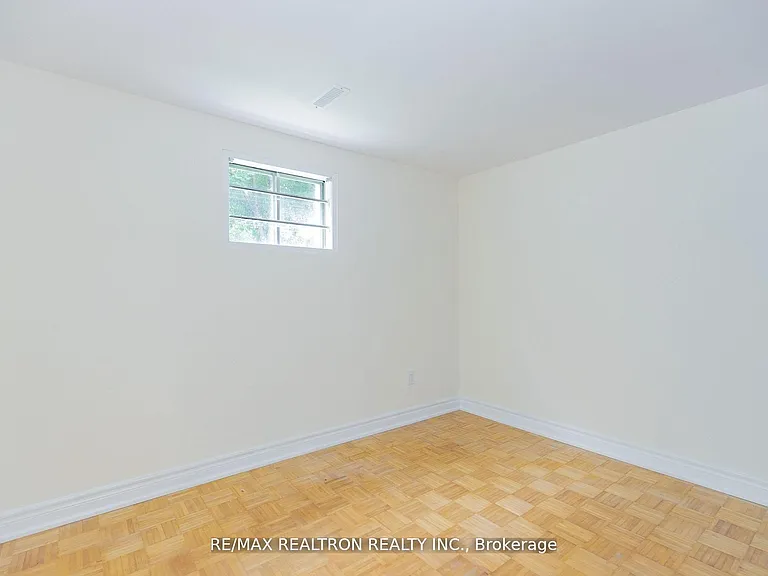 129 Sexton Cres #LOWER — Photo 10