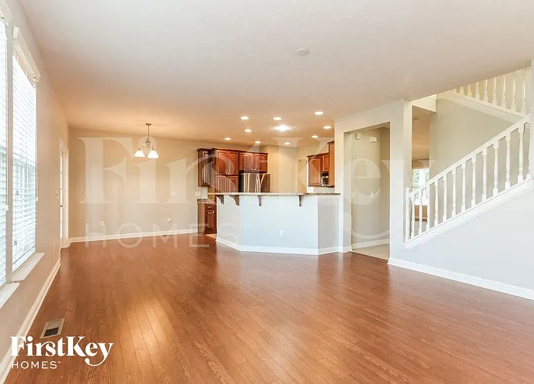 1301 Old Heritage Pl — Photo 2