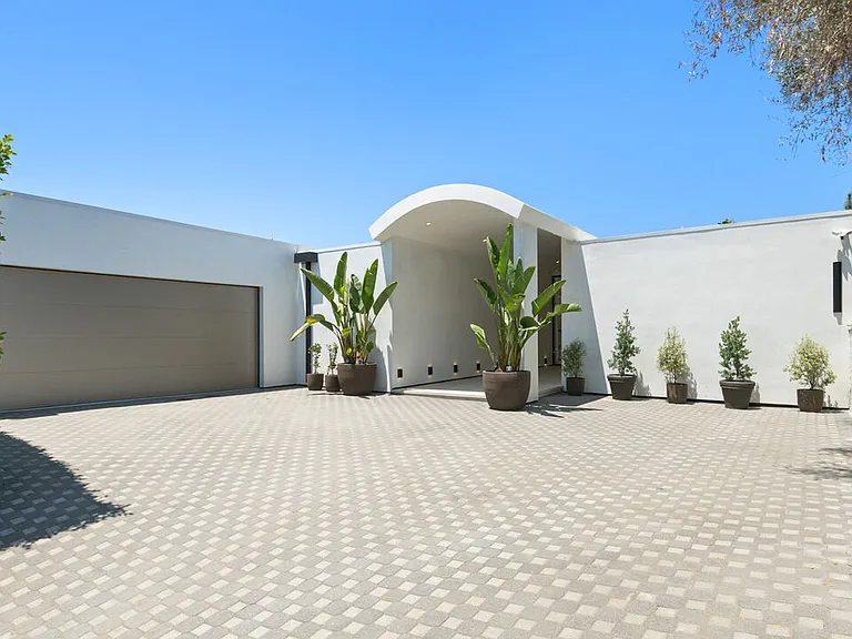 365 Trousdale Pl — Photo 7