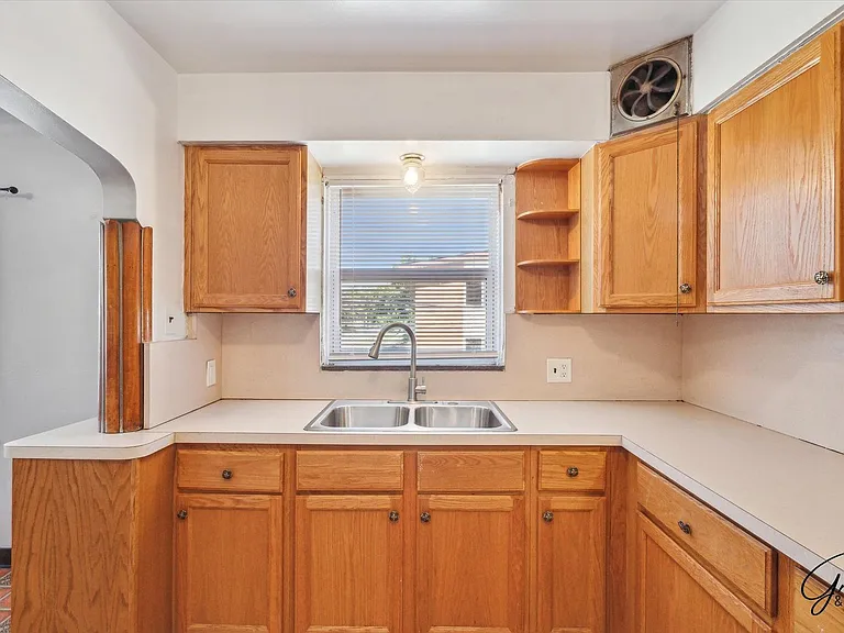 5076 Chalmers St — Photo 14