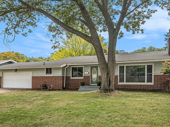 3rd image of 2115 Garland Dr