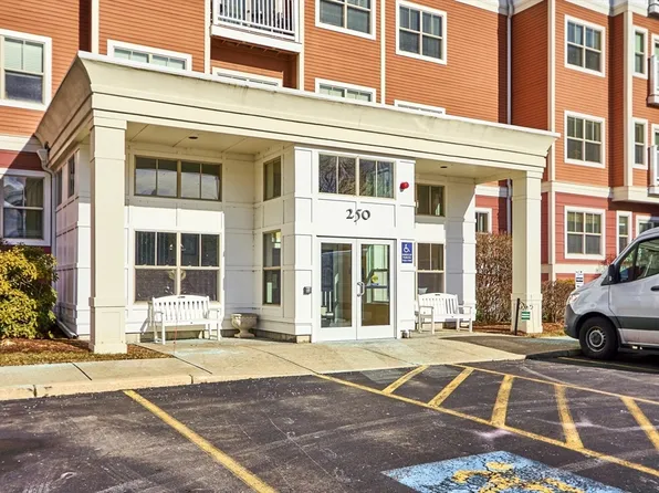 250 Main St Unit 121, Hudson, MA 01749