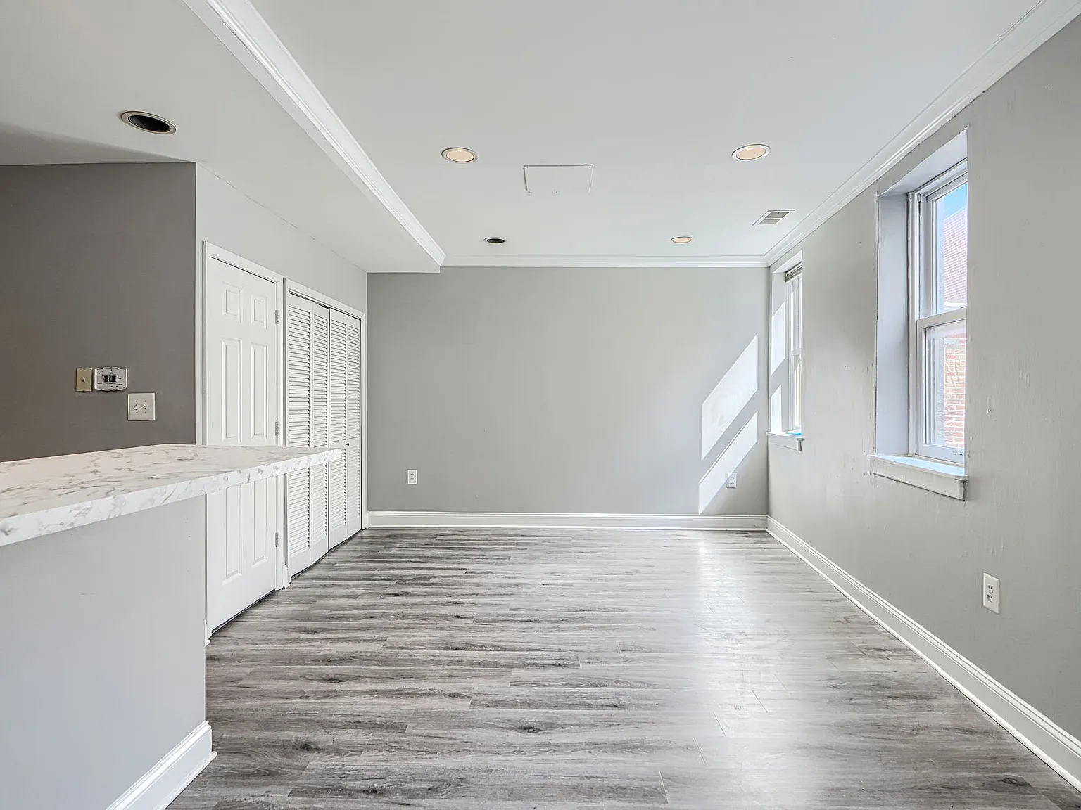 2 bed, 800 sqft, $1,600 — Photo 2