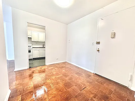 Rented by Addison Property Group | media 7