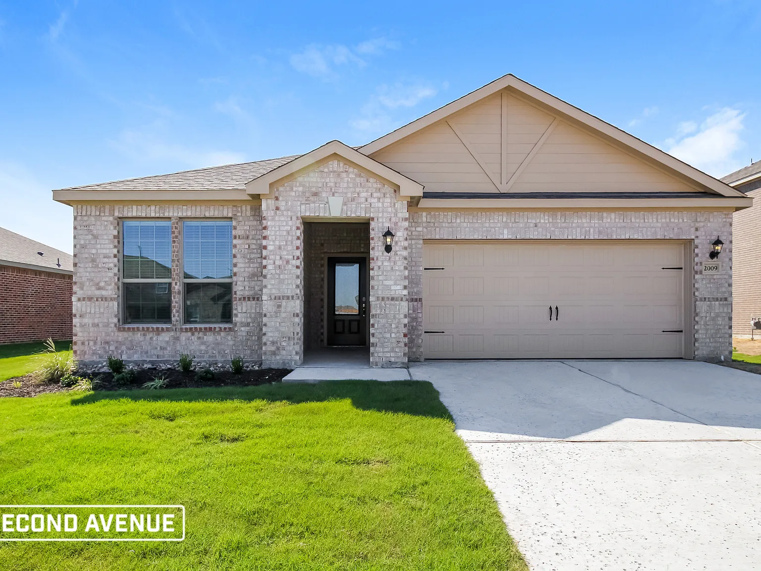 4 bed, 2.0 bath, 2025 sqft, $1,995 — Photo 1