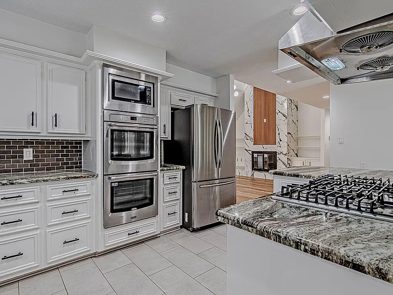 3406 Forest Village Dr — Photo 17