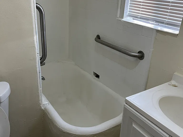 342 W 52nd Pl — Photo 7