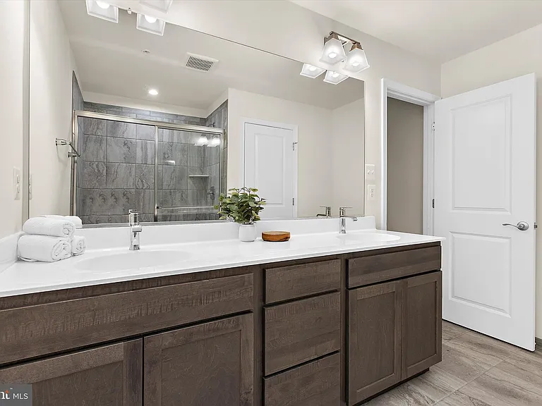 1102 Thomas Trl — Photo 23