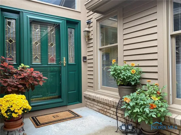 143 Stone Oak Ct, Holland, OH 43528