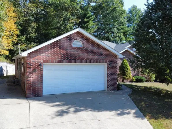 16 Christie Ln, Beckley, WV 25801