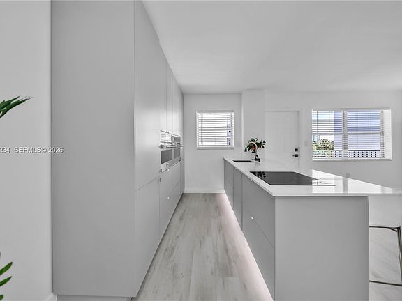 5th image of 1720 Jefferson St APT 511