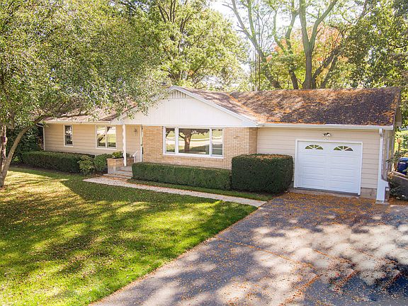 2nd image of 202 E Fairview Dr