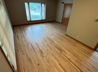 6230 W Lloyd St, Wauwatosa, WI 53213