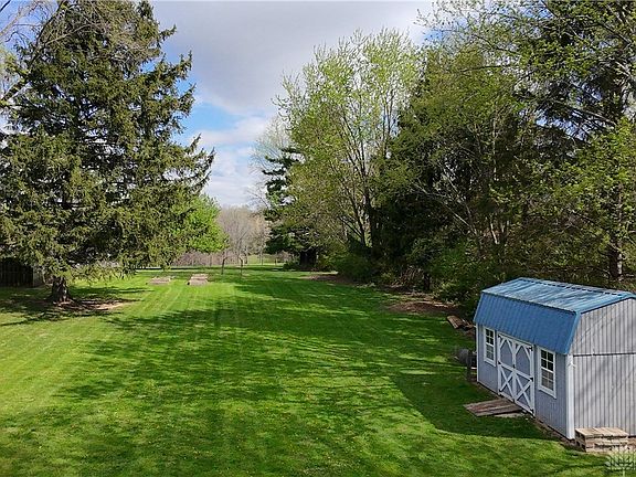 2nd image of 1042 Willow Rd