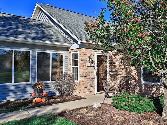 3rd image of 302 Saint Andrews Cir