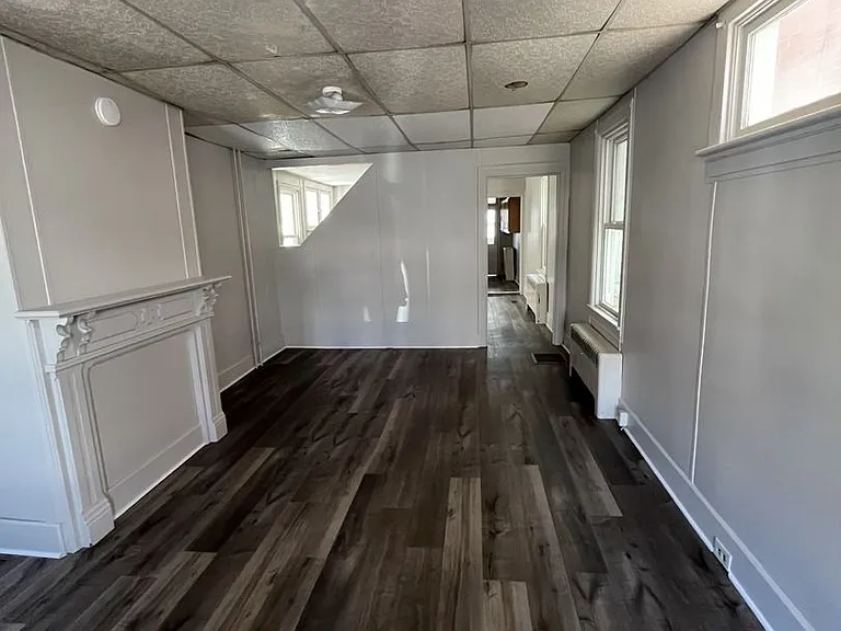 236 E King St — Photo 3