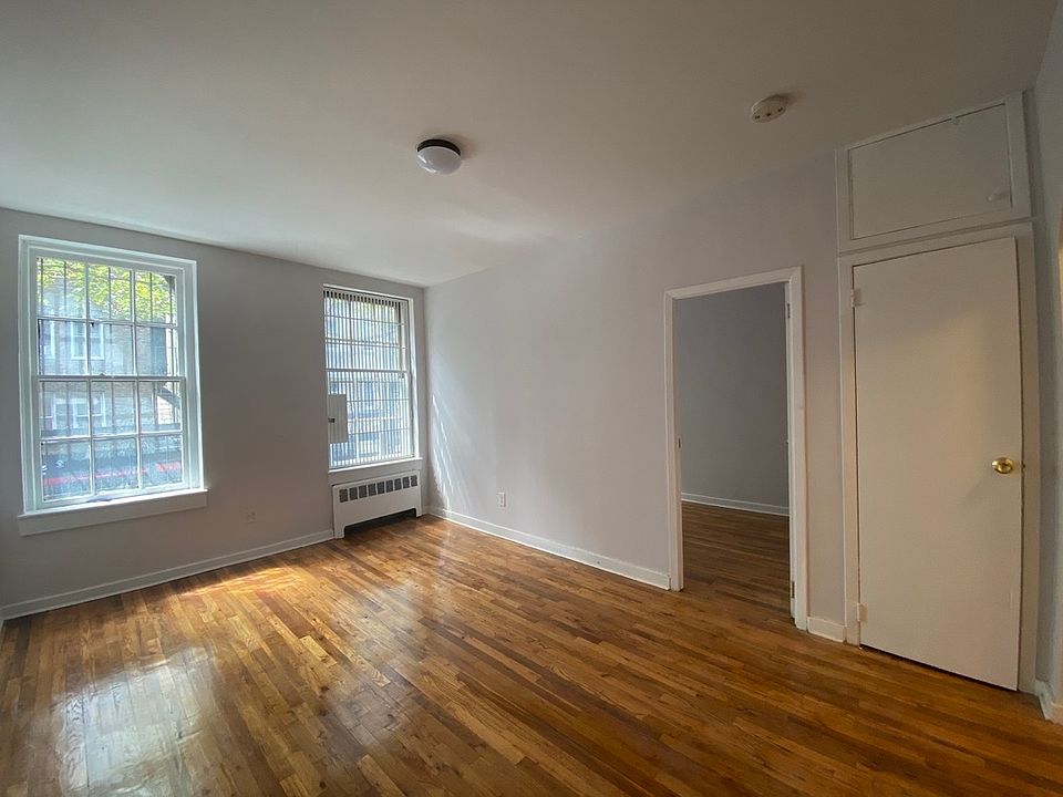 1st image of 403 W 44th St #2R