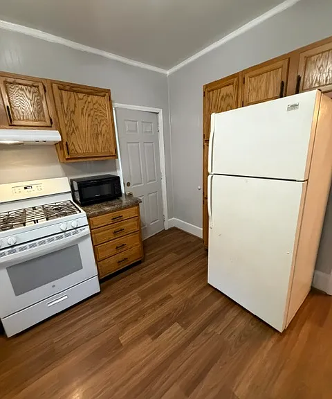 621 Fremont Ave NW — Photo 9
