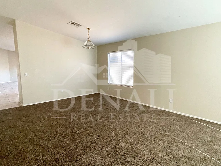 7220 S 55th Dr — Photo 2