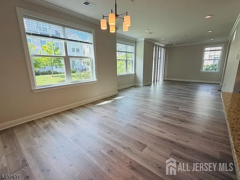 810 Greenland Sq — Photo 14
