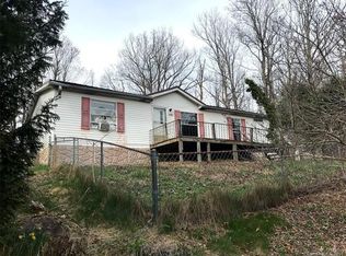 137 Hummingbird Dr, Rosman, NC 28772