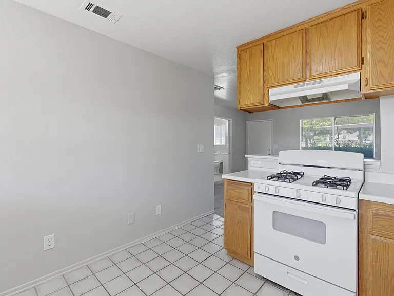21911 Arapahoe Ave #6 — Photo 10