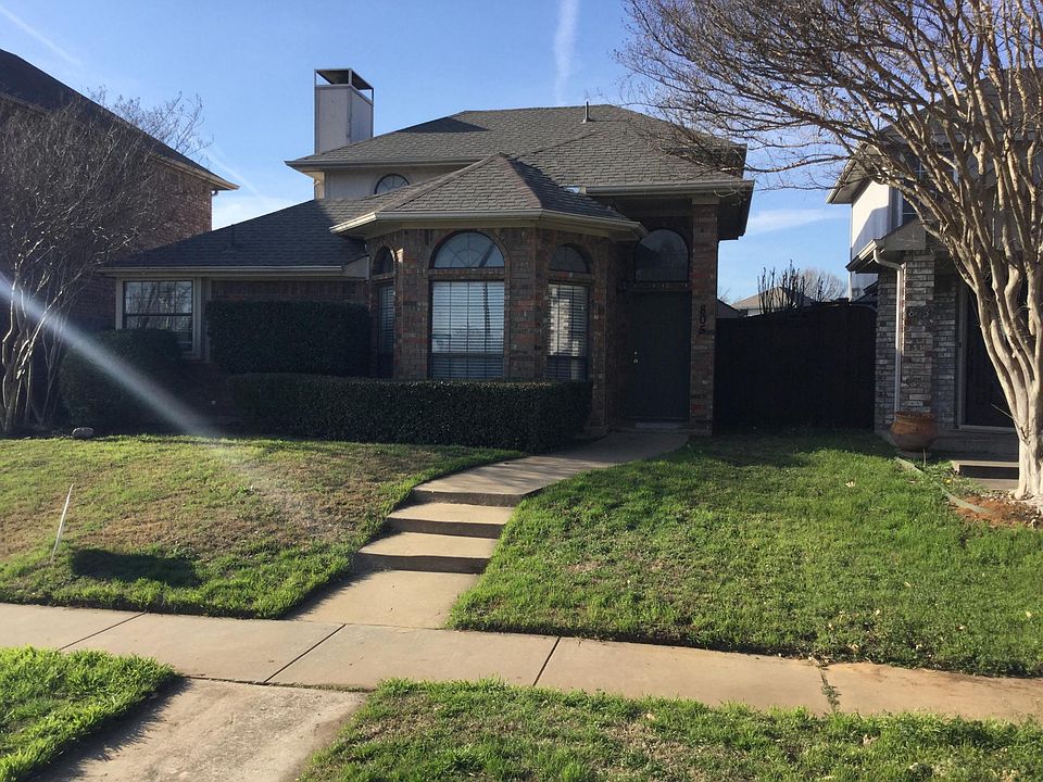 1st image of 805 Burr Oak Dr