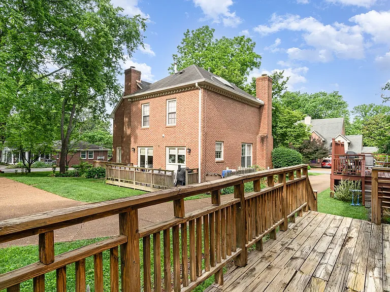 225 Woodmont Cir — Photo 15