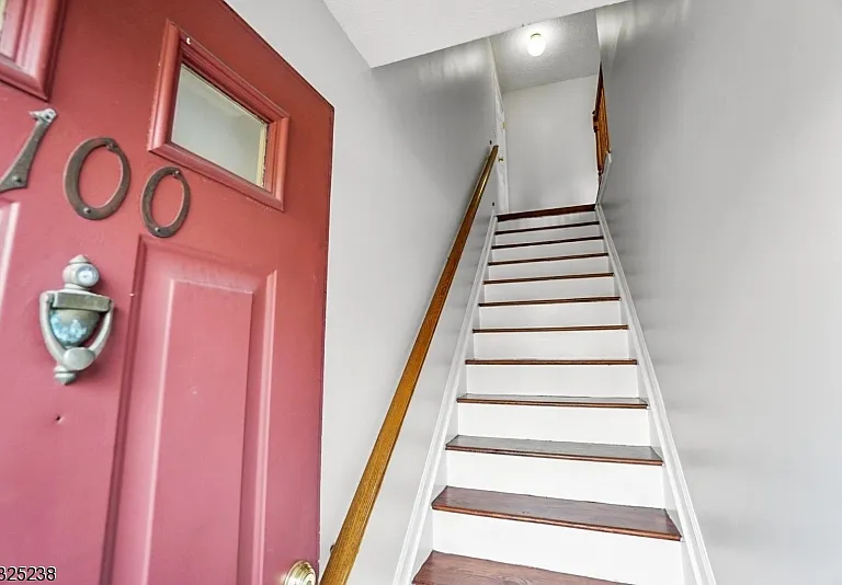 100 Callahan Ct — Photo 6
