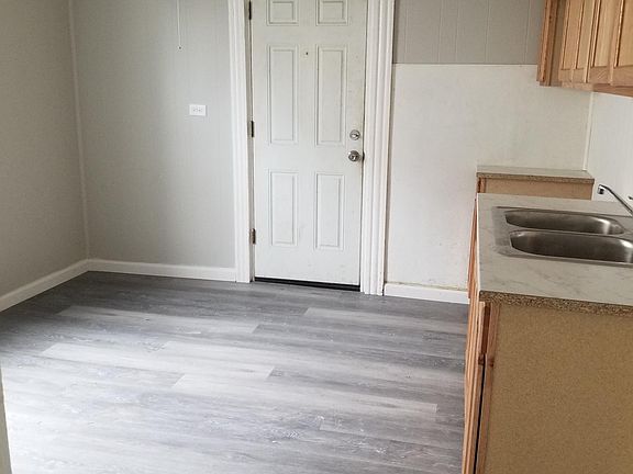 2nd image of 5804 Prosser Ave