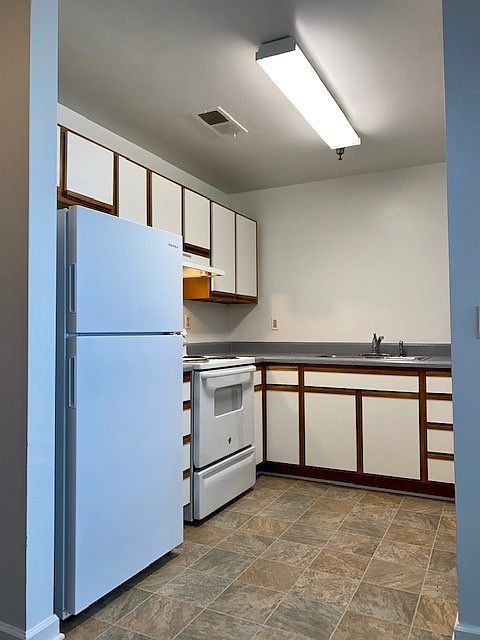 2nd image of 317-35 W Fillmore St