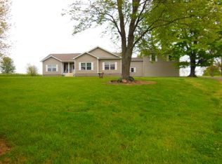 1374 County Road 1175 E, Geff, IL 62842