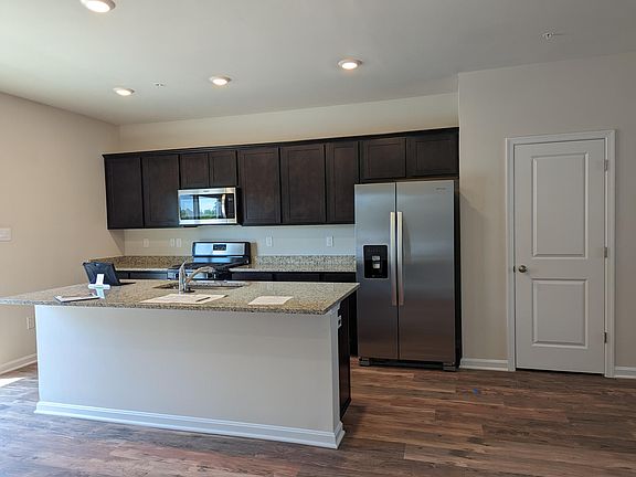 4th image of 1202 Daphne Way