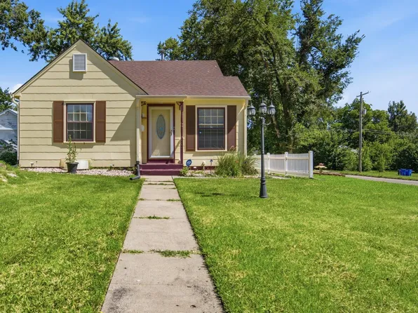 402 W Vine St, Junction City, KS 66441
