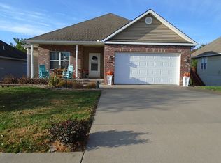 6308 Oak Ridge Ct, Saint Joseph, MO 64504
