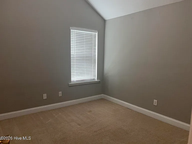 647 Dunrobin Ln — Photo 11
