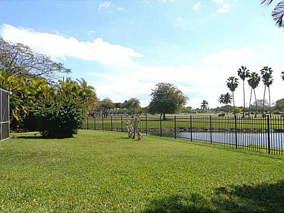 5th image of 9470 Palmetto Club Ln E