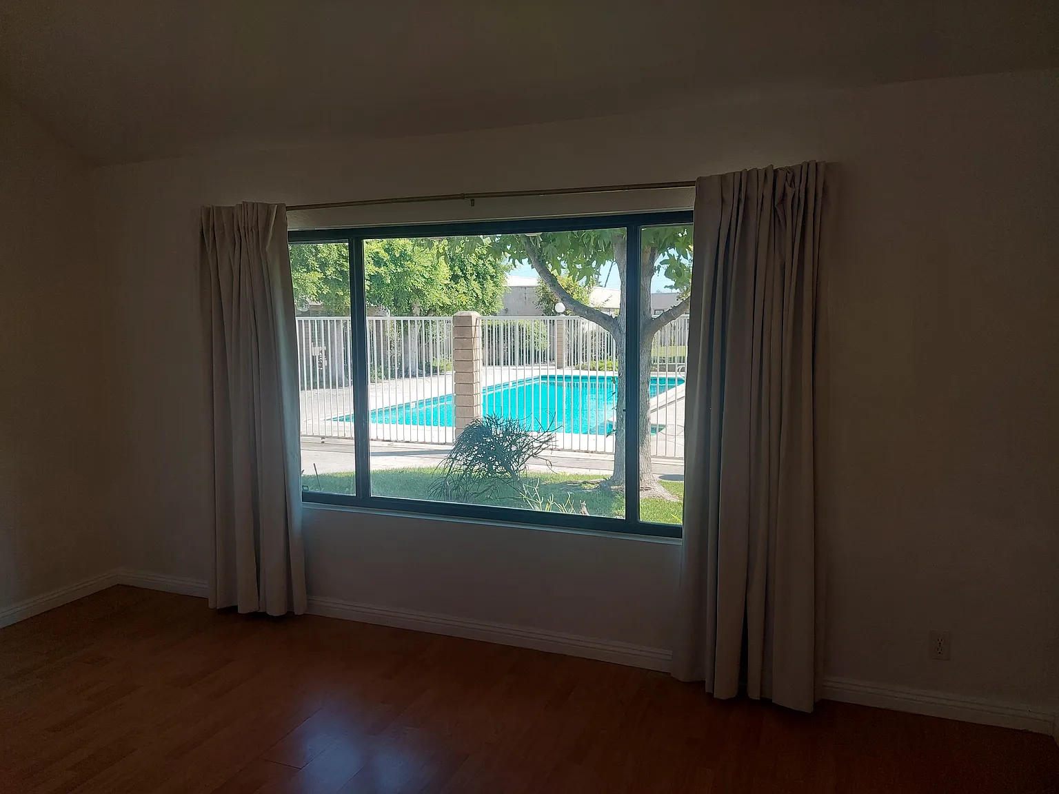 3 bed, 2.5 bath, 1686 sqft, $3,850 — Photo 2