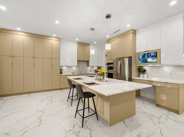 11481 138a St, Surrey, BC V4A 7E6