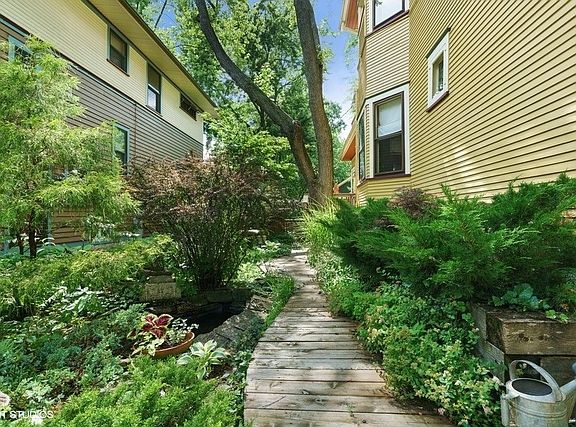 3rd image of 415 N Cuyler Ave
