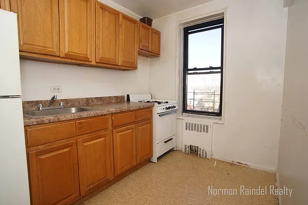 Rented by Norman Raindel, LREB | media 10