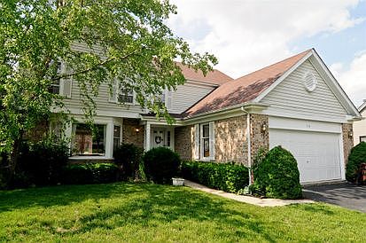 3rd image of 718 N Victoria Dr #100