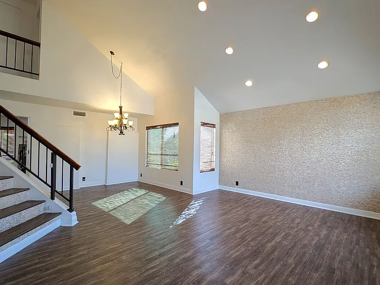 2363 W Hemlock Ct — Photo 5