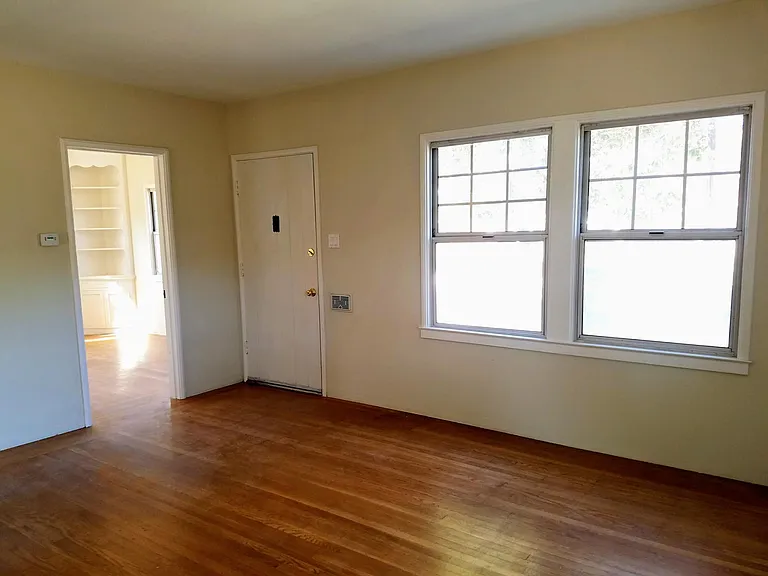 235 W Dana St — Photo 4